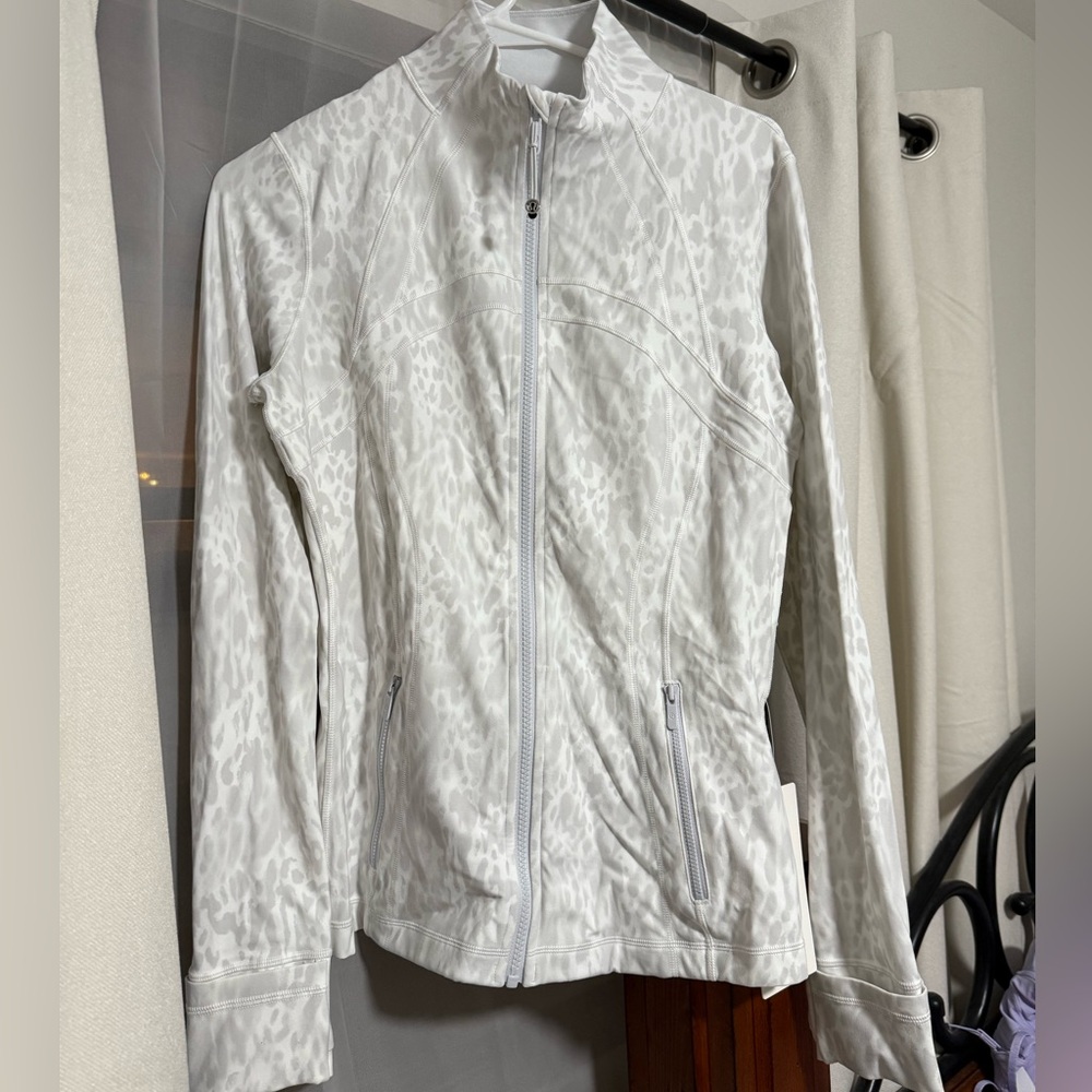NWT lululemon white leopard size 10